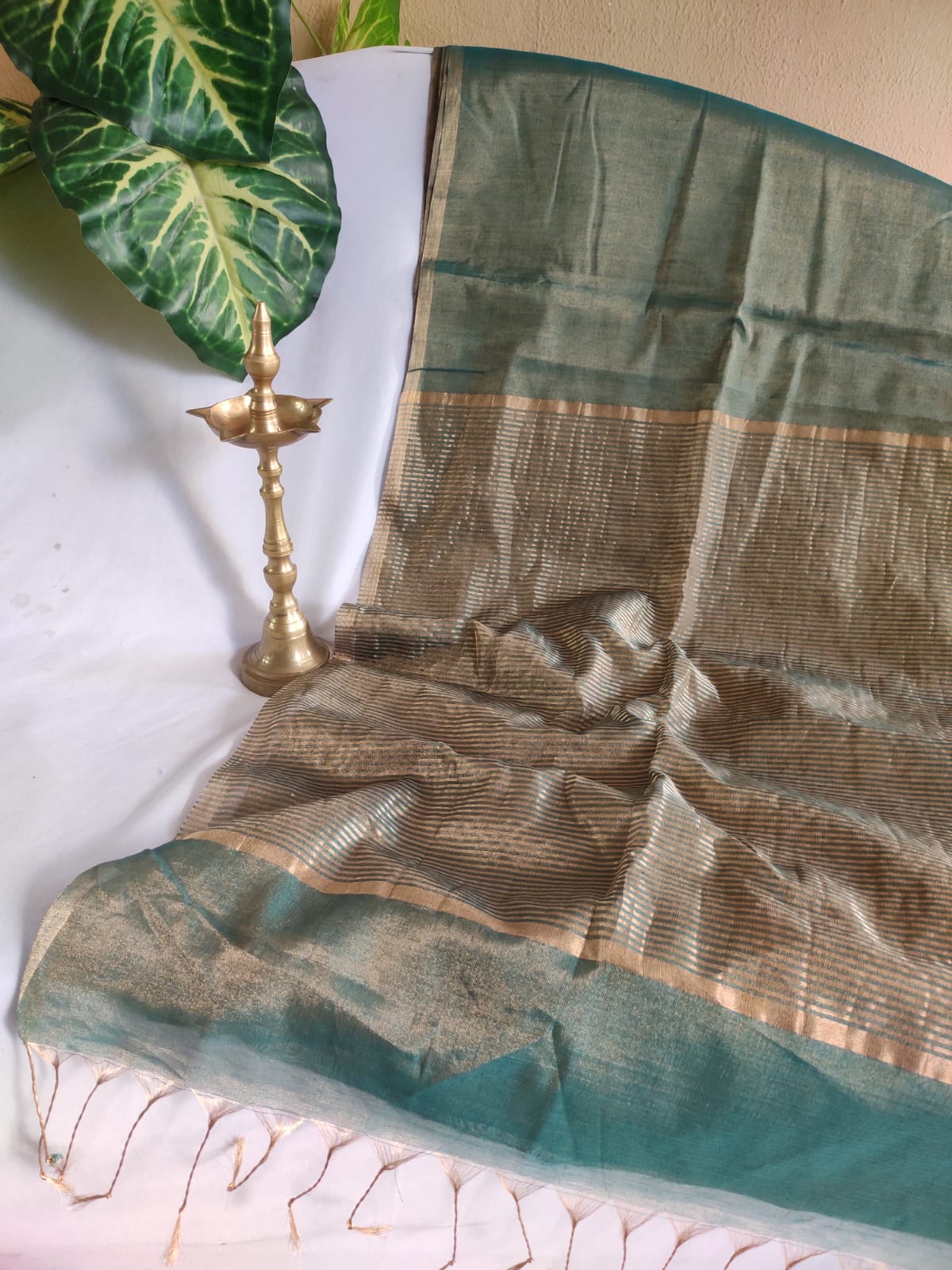 Exclusive Maheshwari Full Tissue Weaving Sarees with Thin Zari Border