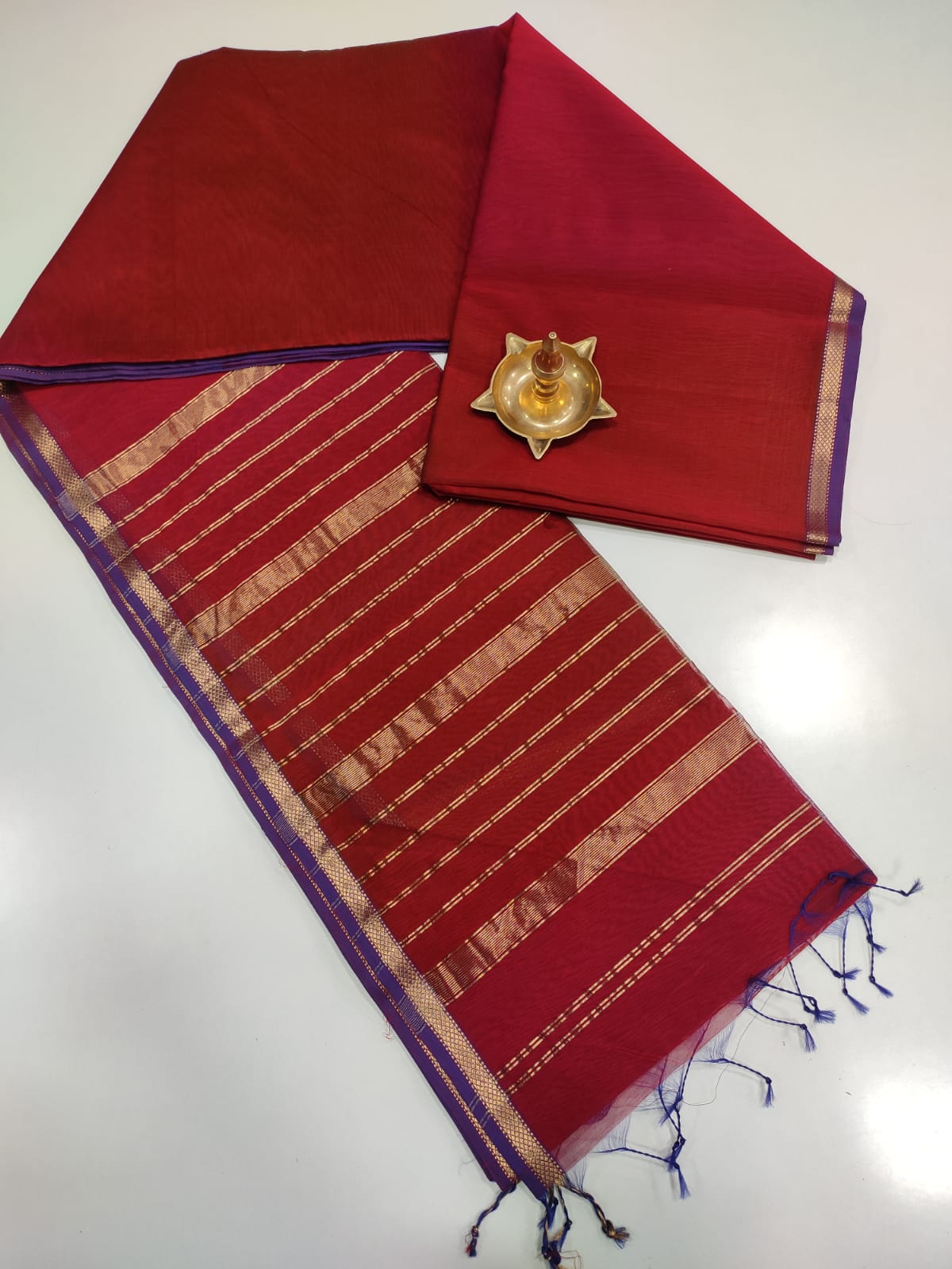 Traditional Maheshwari  shaded colours Thin Zari Border Sarees