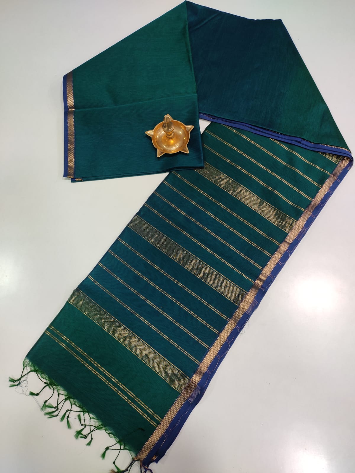 Traditional Maheshwari  shaded colours Thin Zari Border Sarees